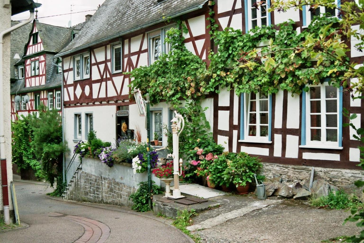 Obernhof Gaestehaus Ina-Maria, Apartments מראה חיצוני תמונה